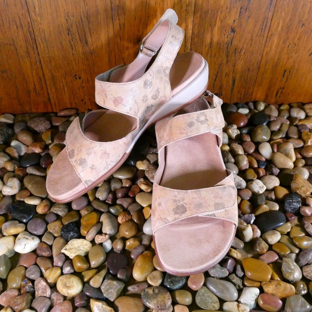 NIB!! Easy Spirit Hartwell Sandals Size 7M Brown Leather Floral Print - Picture 2 of 10